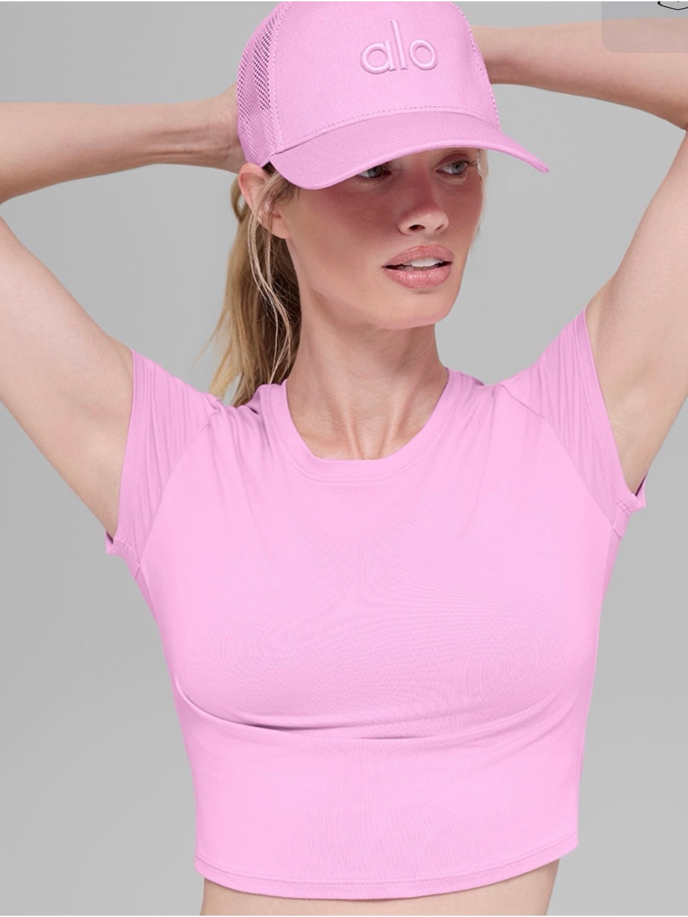 ALO Yoga District Trucker Hat in Candy Heart Pink. One Size - Picture 4 of 4